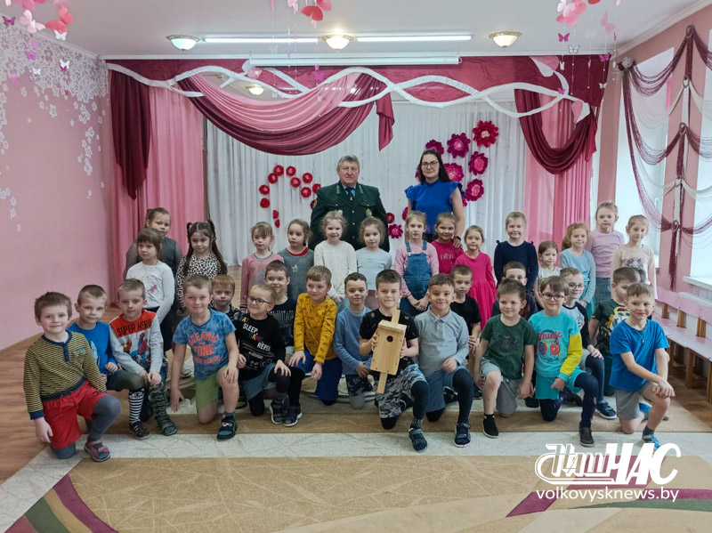 Детям — о деревьях и птицах. Детский сад № 9 г. Волковыска уделяет большое внимание экологическому воспитанию детей дошкольного возраста